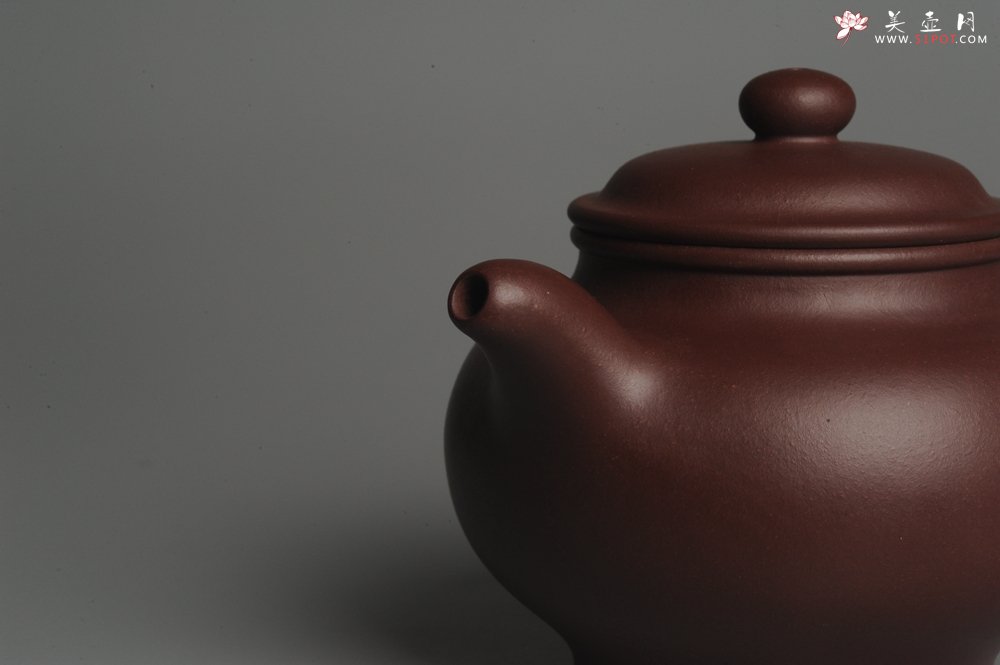 紫砂壶图片：实力派杨欣橙老师全手工紫茄泥大亨掇只 深得其味 泥料灰常油润 - 美壶网