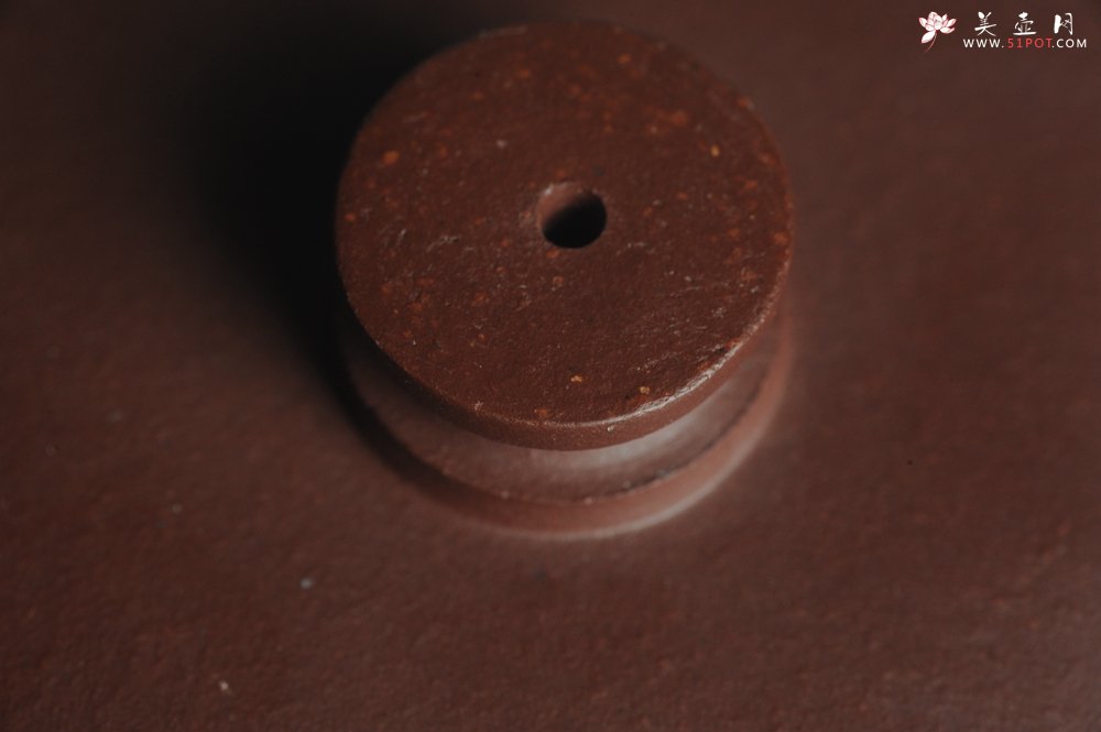 紫砂壶图片：美壶特惠 优质原矿红拼文人小壶柱础 做工精细 禾人老师即兴装饰 - 美壶网