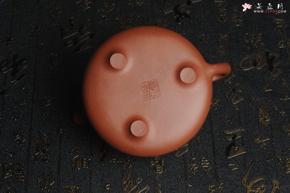 紫砂壶图片：油润底曹青 全手工精品子冶石瓢 骨肉匀挺 文气装饰兰草图 长剑不借时人看 - 美壶网