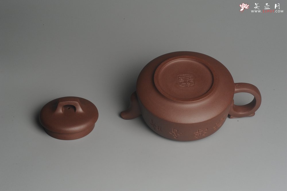 紫砂壶图片：美壶特惠 一厂拼紫泥 精致凤鸣壶 雅刻梅花 暗香浮动 造型别致 - 美壶网