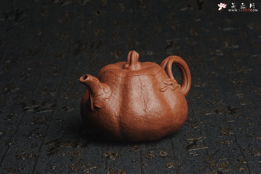 紫砂壶图片：美壶特惠 精致卡盖全手工油润降坡泥仿生小叶歪瓜 难度大 - 美壶网
