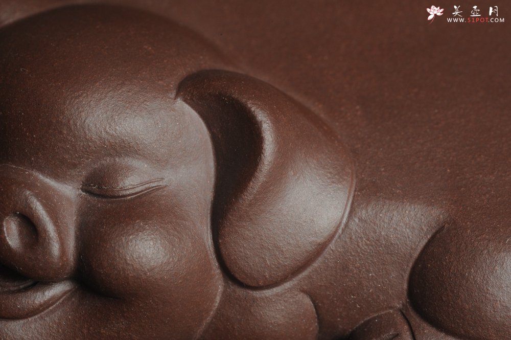 紫砂壶图片：美宠特惠 精工老紫泥小壶托 杯托 盖托 镇纸 茶宠 长11cm宽8cm高2到3cm - 美壶网