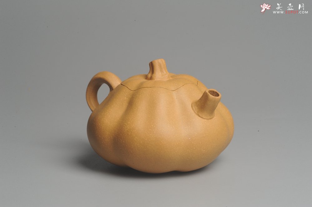 紫砂壶图片：美壶特惠 黄金段泥精致卡盖全手工仿生小南瓜 - 美壶网