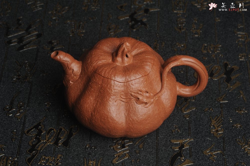 紫砂壶图片：美壶特惠 精致卡盖全手工油润降坡泥仿生小叶歪瓜 难度大 - 美壶网