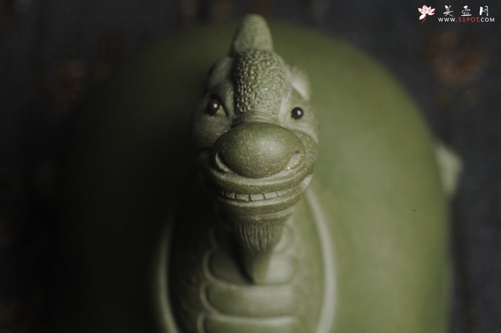 紫砂壶图片：美宠特惠 油润绿泥龟寿星 仁者寿茶宠 精工长9cm宽7.5cm高9cm - 美壶网