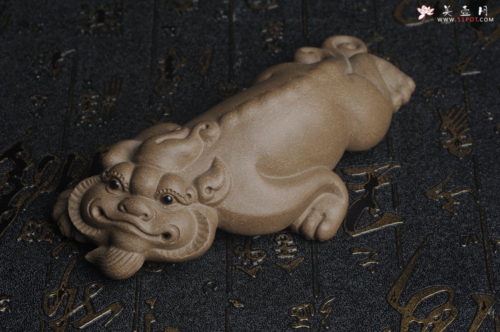 紫砂壶图片：美宠特惠 精工老段泥神兽 瑞兽茶宠 长13cm宽6cm高4cm - 美壶网