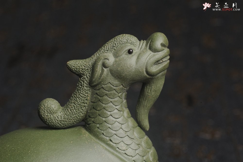 紫砂壶图片：美宠特惠 油润绿泥龟寿星 仁者寿茶宠 精工长9cm宽7.5cm高9cm - 美壶网