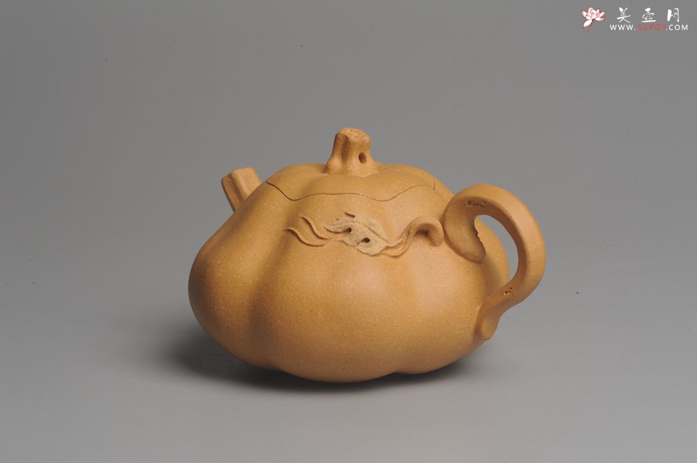紫砂壶图片：美壶特惠 黄金段泥精致卡盖全手工仿生小南瓜 - 美壶网