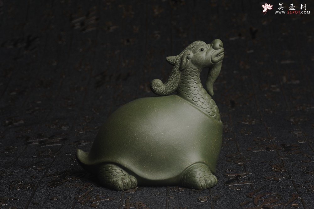紫砂壶图片：美宠特惠 油润绿泥龟寿星 仁者寿茶宠 精工长9cm宽7.5cm高9cm - 美壶网