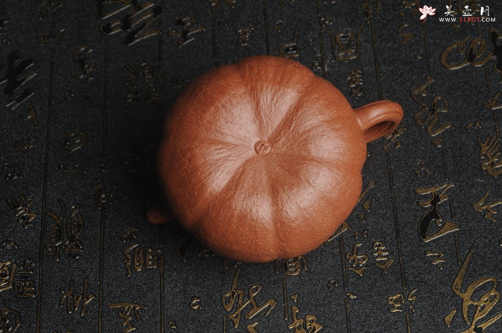 紫砂壶图片：美壶特惠 精致卡盖全手工油润降坡泥仿生小叶歪瓜 难度大 - 美壶网