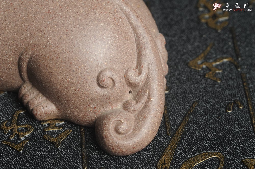 紫砂壶图片：美宠特惠 精工五彩段泥貔貅 神兽 瑞兽 镇纸茶宠 灰常好 长13cm宽5.5cm高3cm - 美壶网