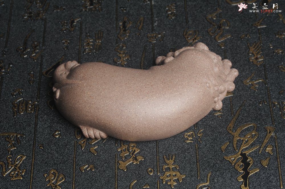 紫砂壶图片：美宠特惠 精工五彩段泥貔貅 神兽 瑞兽 镇纸茶宠 灰常好 长13cm宽5.5cm高3cm - 美壶网