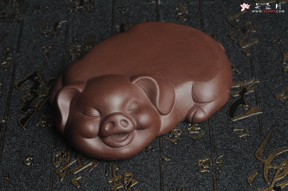 紫砂壶图片：美宠特惠 精工老紫泥小壶托 杯托 盖托 镇纸 茶宠 长11cm宽8cm高2到3cm - 美壶网