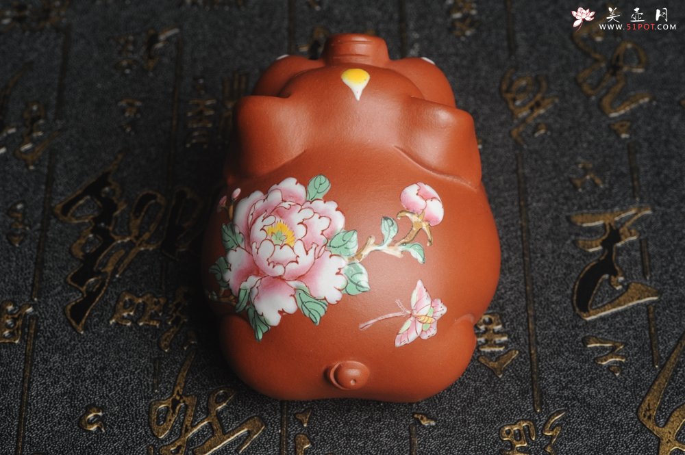 紫砂壶图片：美宠特惠 精工点彩蝶恋花 福气猪茶宠 - 美壶网