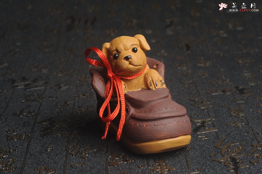 紫砂壶图片：美宠特惠 精致做工步步高升福气狗茶宠摆件 长8.8cm宽4.5到5cm高8.8cm - 美壶网