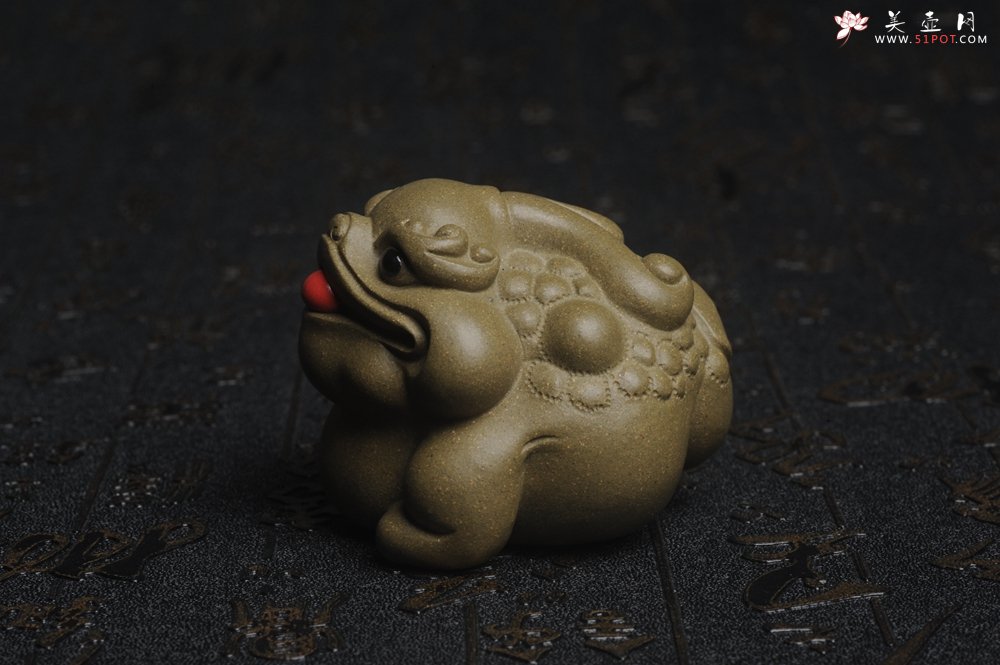 紫砂壶图片：美宠特惠 老青段貔貅瑞兽招宝蟾茶宠 茶盘尤物长6cm宽5.7cm高4.6cm - 美壶网