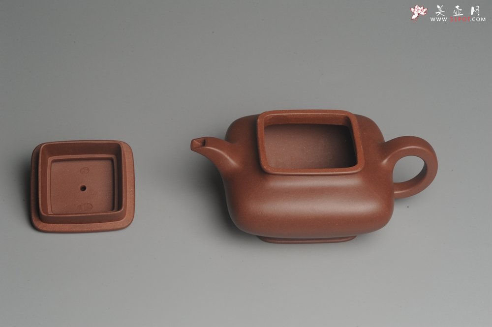 紫砂壶图片：实力派张海艳全手工老辣四方虚扁壶 超精致 - 美壶网