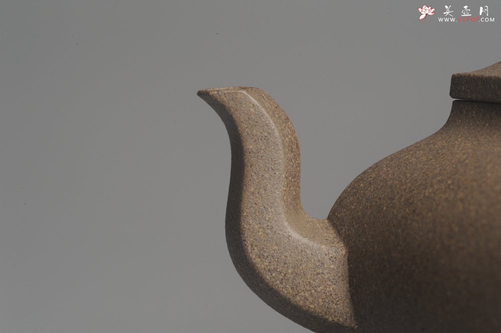 紫砂壶图片：美壶中秋国庆特惠 精工老段泥锦方壶 泥料特好 茶人醉爱 - 美壶网