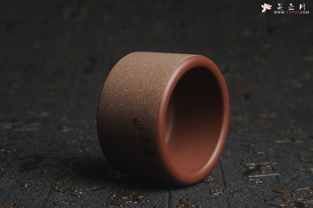 紫砂壶图片：美杯中秋特惠 雅致厚实 山居图 山水品茗杯 主人杯 - 美壶网