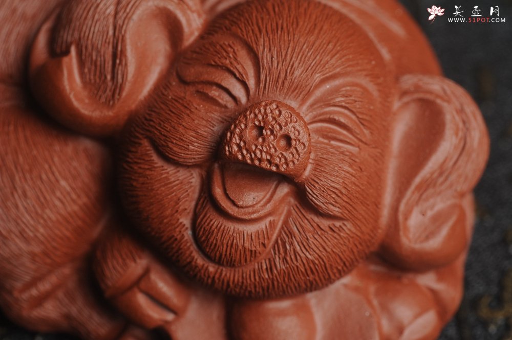 紫砂壶图片：美宠特惠 优质清水泥精致手工茶宠 一团和气招财猪 长7cm宽5cm高3.5cm - 美壶网