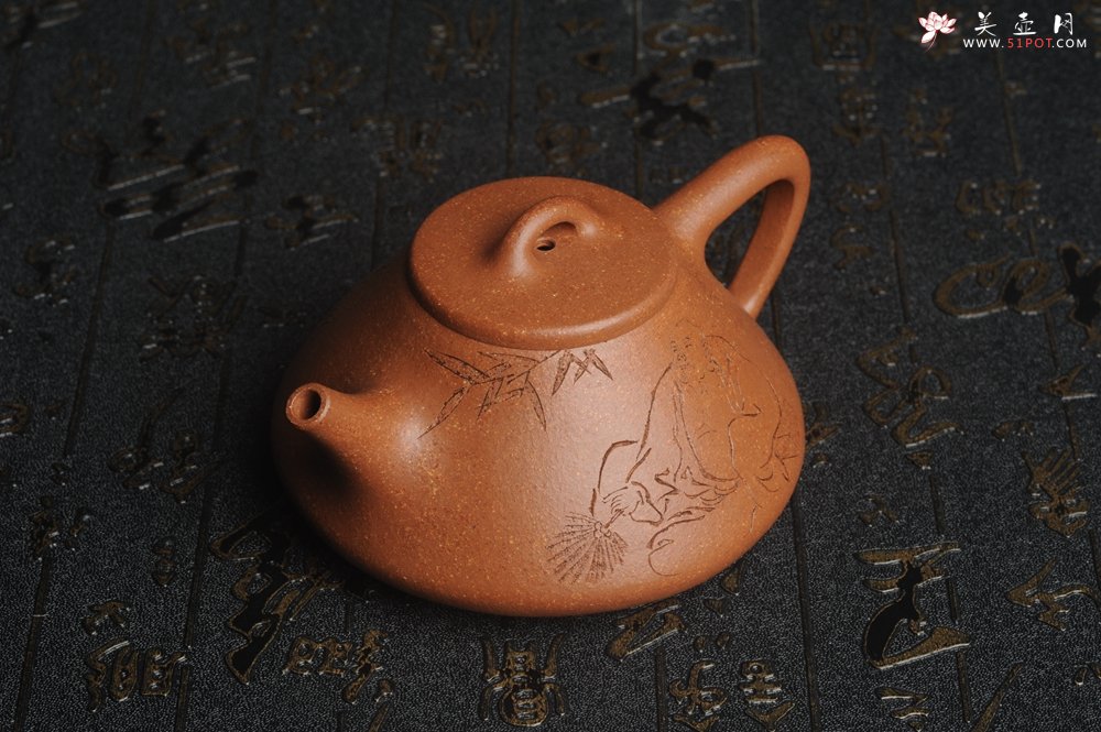 紫砂壶图片：油润五彩段泥 全手工薄胎精品子冶石瓢 难度大 骨肉匀挺 文气装饰高士乘凉图 无为 - 美壶网