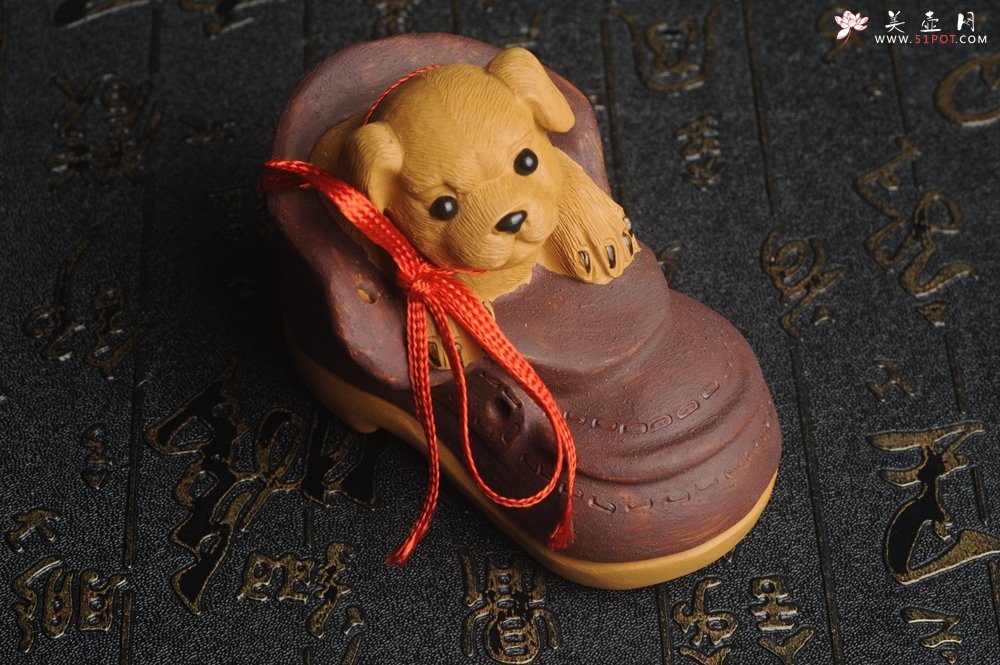 紫砂壶图片：美宠特惠 精致做工步步高升福气狗茶宠摆件 长8.8cm宽4.5到5cm高8.8cm - 美壶网