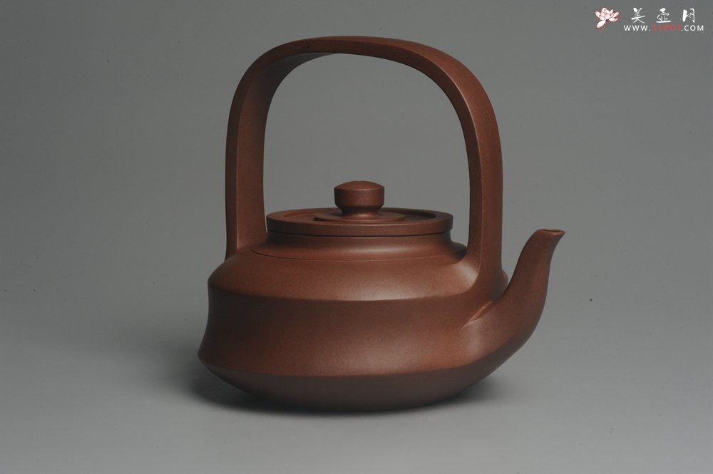 紫砂壶图片：进步明显 扛鼎之作 全美品 难度大刹凹单片折肩拍打成型全手工提壁壶 且玩且珍惜 - 美壶网