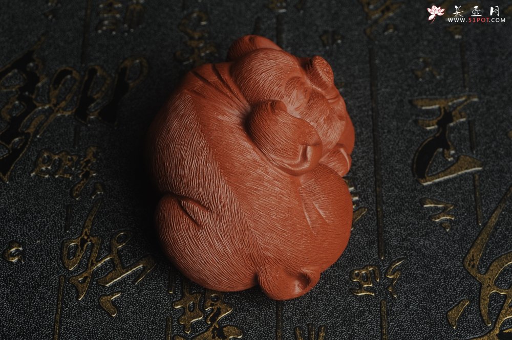 紫砂壶图片：美宠特惠 优质清水泥精致手工茶宠 一团和气招财猪 长7cm宽5cm高3.5cm - 美壶网