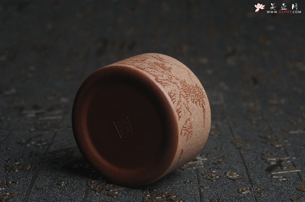 紫砂壶图片：美杯中秋特惠 雅致厚实 山居图 山水品茗杯 主人杯 - 美壶网