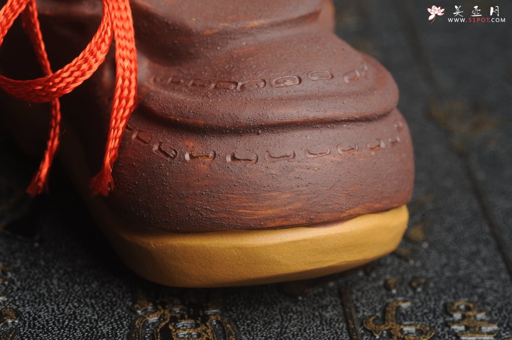 紫砂壶图片：美宠特惠 精致做工步步高升福气狗茶宠摆件 长8.8cm宽4.5到5cm高8.8cm - 美壶网