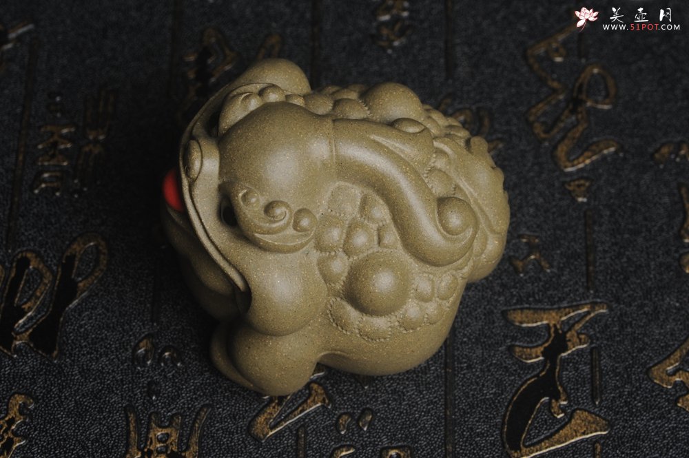 紫砂壶图片：美宠特惠 老青段貔貅瑞兽招宝蟾茶宠 茶盘尤物长6cm宽5.7cm高4.6cm - 美壶网