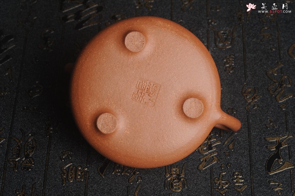 紫砂壶图片：油润五彩段泥 全手工薄胎精品子冶石瓢 难度大 骨肉匀挺 文气装饰高士乘凉图 无为 - 美壶网