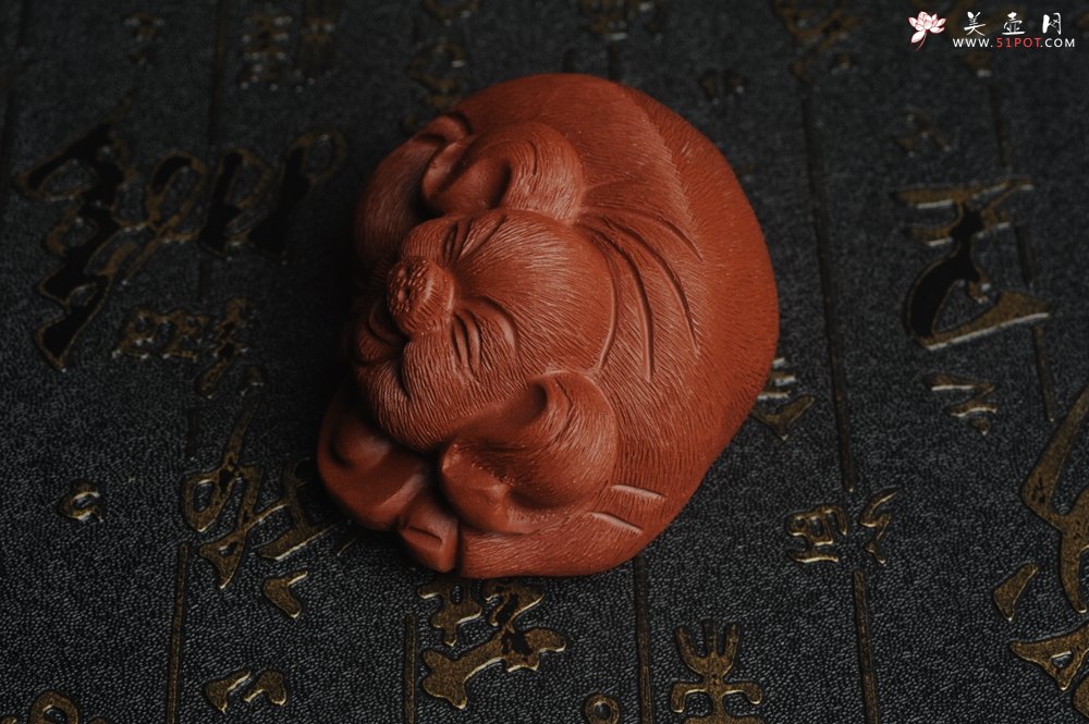 紫砂壶图片：美宠特惠 优质清水泥精致手工茶宠 一团和气招财猪 长7cm宽5cm高3.5cm - 美壶网