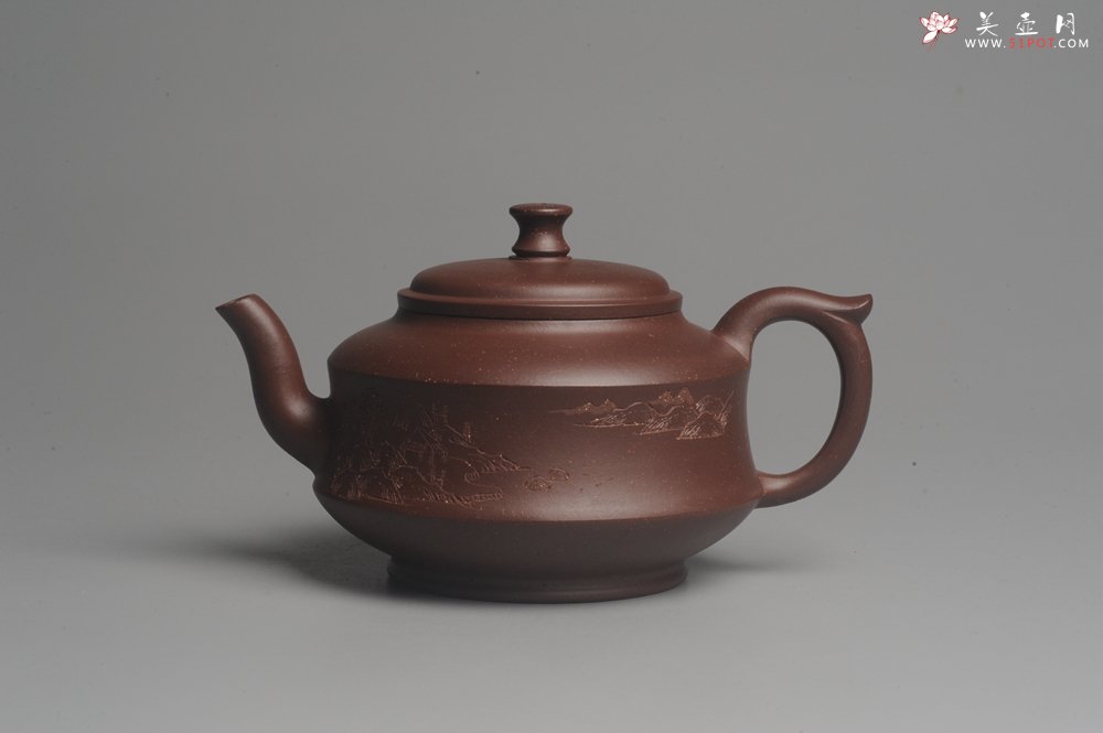 紫砂壶图片：美壶特惠 油润调砂紫泥精致扁石壶 雅刻山水 - 美壶网