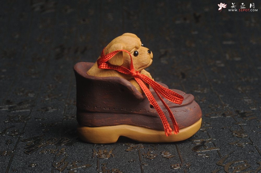 紫砂壶图片：美宠特惠 精致做工步步高升福气狗茶宠摆件 长8.8cm宽4.5到5cm高8.8cm - 美壶网