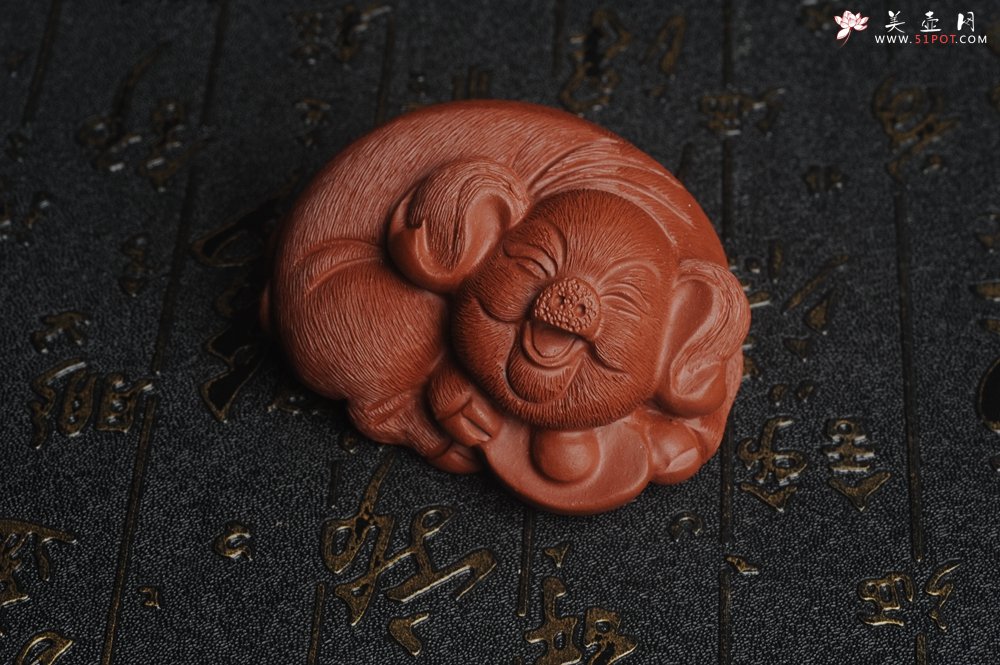 紫砂壶图片：美宠特惠 优质清水泥精致手工茶宠 一团和气招财猪 长7cm宽5cm高3.5cm - 美壶网