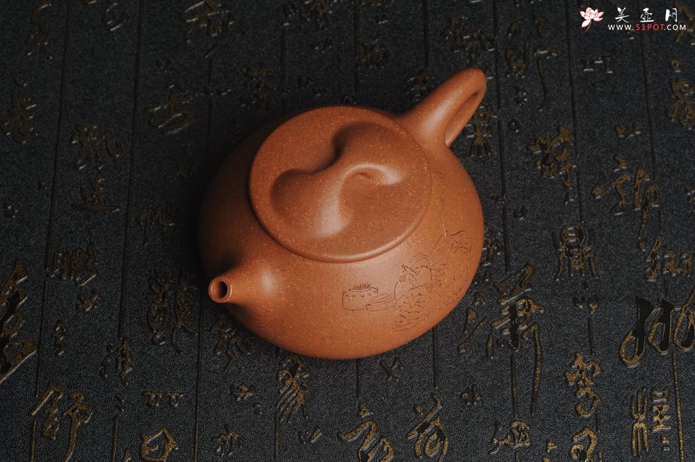 紫砂壶图片：潜力股周小培全手工演绎精品五彩段泥景舟石瓢 清茗堂助工文气装饰菖蒲佛手清供图 心清香妙 - 美壶网