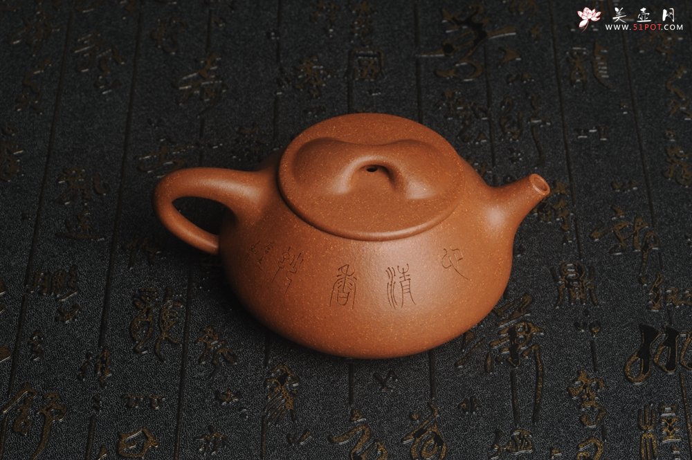 紫砂壶图片：潜力股周小培全手工演绎精品五彩段泥景舟石瓢 清茗堂助工文气装饰菖蒲佛手清供图 心清香妙 - 美壶网