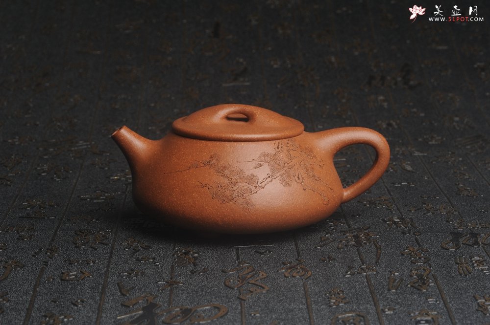 紫砂壶图片：潜力股周小培全手工演绎精品五彩段泥景舟石瓢 清茗堂助工文气装饰君子不老松 延年益寿 - 美壶网