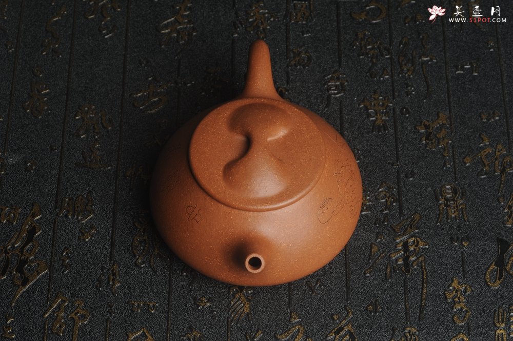 紫砂壶图片：潜力股周小培全手工演绎精品五彩段泥景舟石瓢 清茗堂助工文气装饰菖蒲佛手清供图 心清香妙 - 美壶网