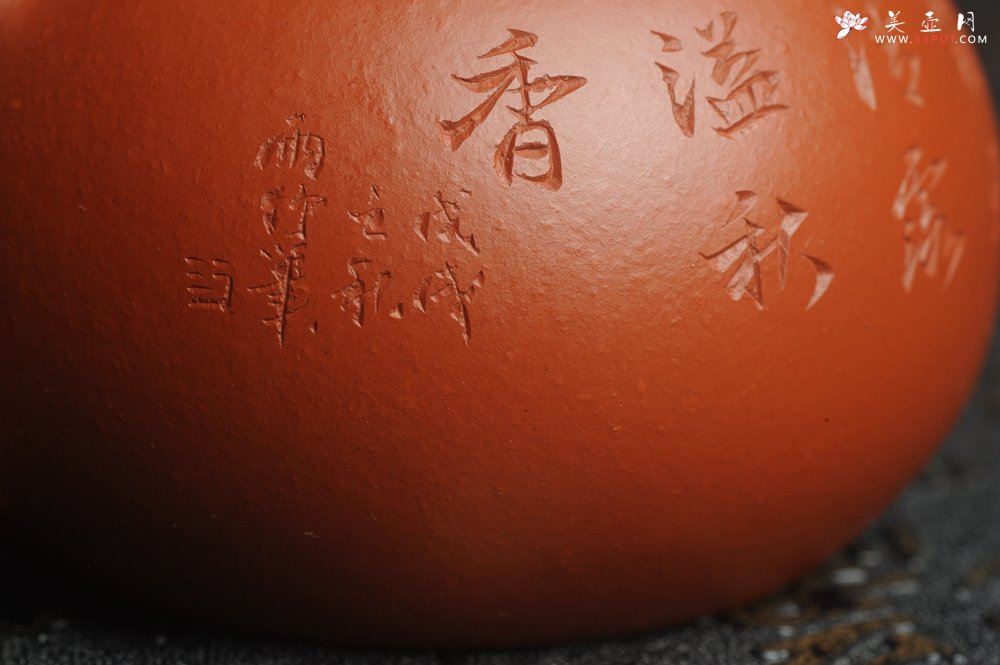 紫砂壶图片：特油润老朱泥 全手工美女西施壶 方健老师精心双刀刻绘 收缩大成型难 难得美品 - 美壶网