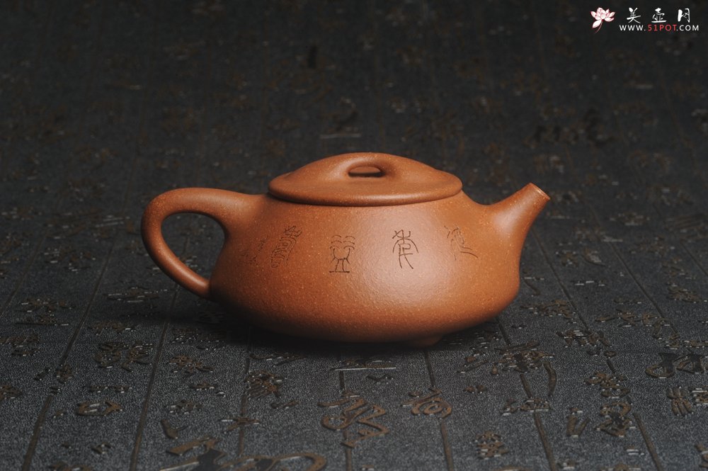 紫砂壶图片：潜力股周小培全手工演绎精品五彩段泥景舟石瓢 清茗堂助工文气装饰君子不老松 延年益寿 - 美壶网