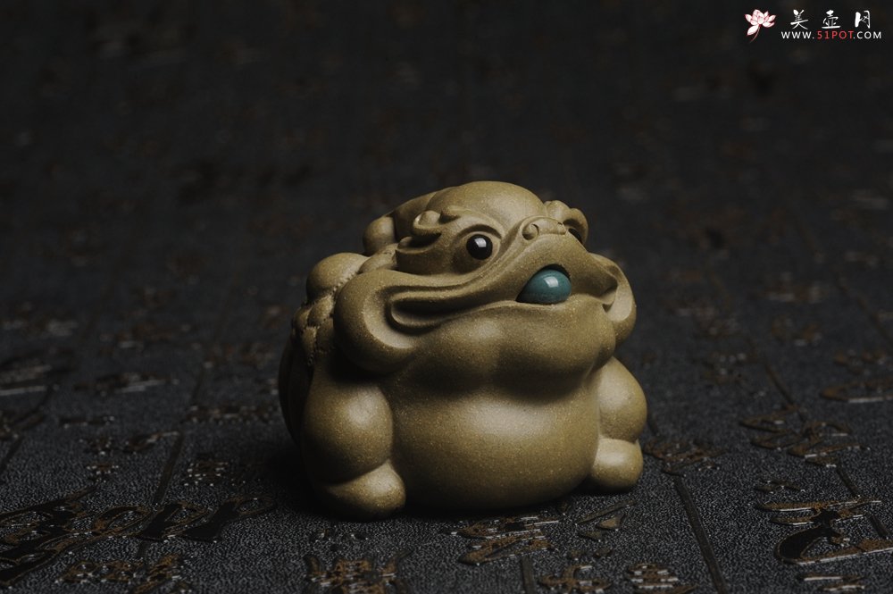 紫砂壶图片：美宠特惠 精工好料老青段招宝蟾茶宠 茶盘尤物长6cm宽5.7cm高4.6cm - 美壶网