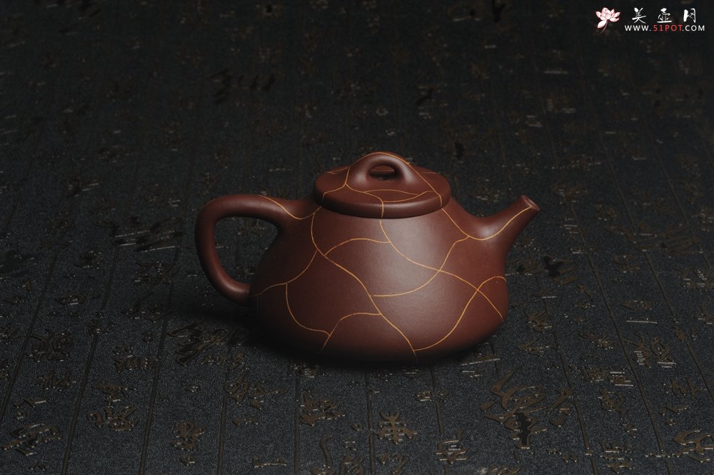 紫砂壶图片：美壶特惠 优质紫泥精工冰纹石瓢壶 特实用 出水如柱 养后油润 - 美壶网