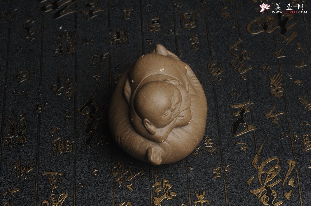 紫砂壶图片：美宠特惠 精工老青段如意人生茶宠摆件 神态细腻 长9cm宽7cm高7cm - 美壶网