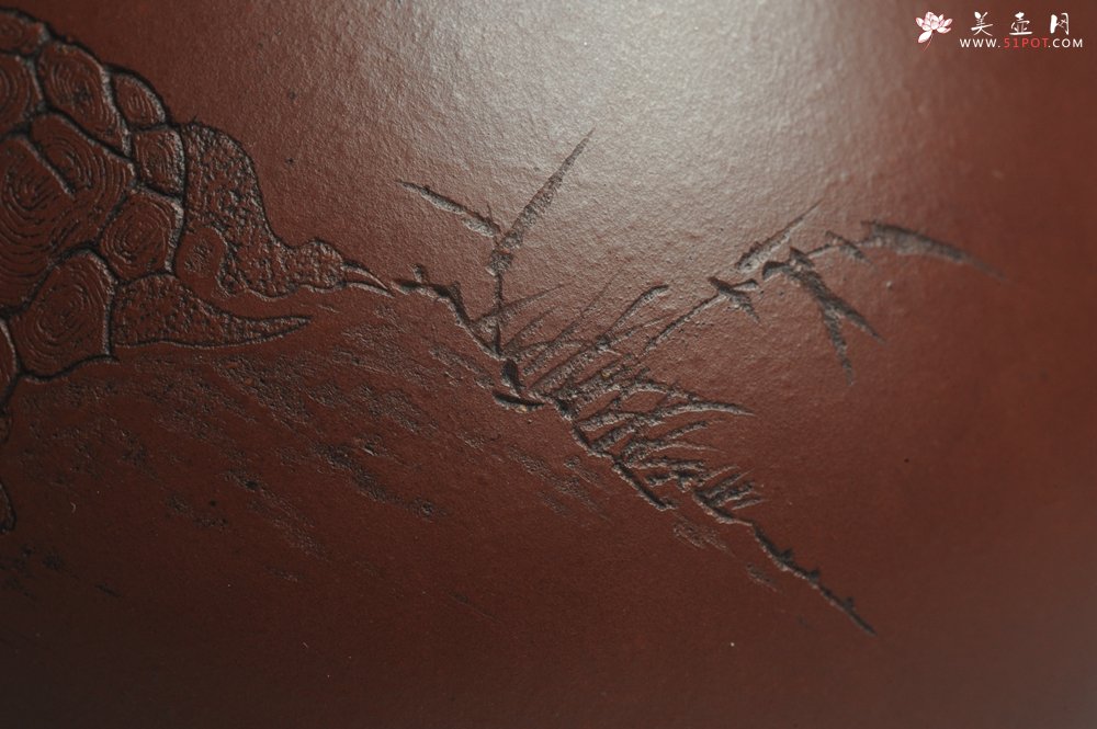 紫砂壶图片：油润黄龙山4号深井红皮龙 全手工高灯壶 清茗堂助工文气装饰龟寿图 延年益寿 - 美壶网