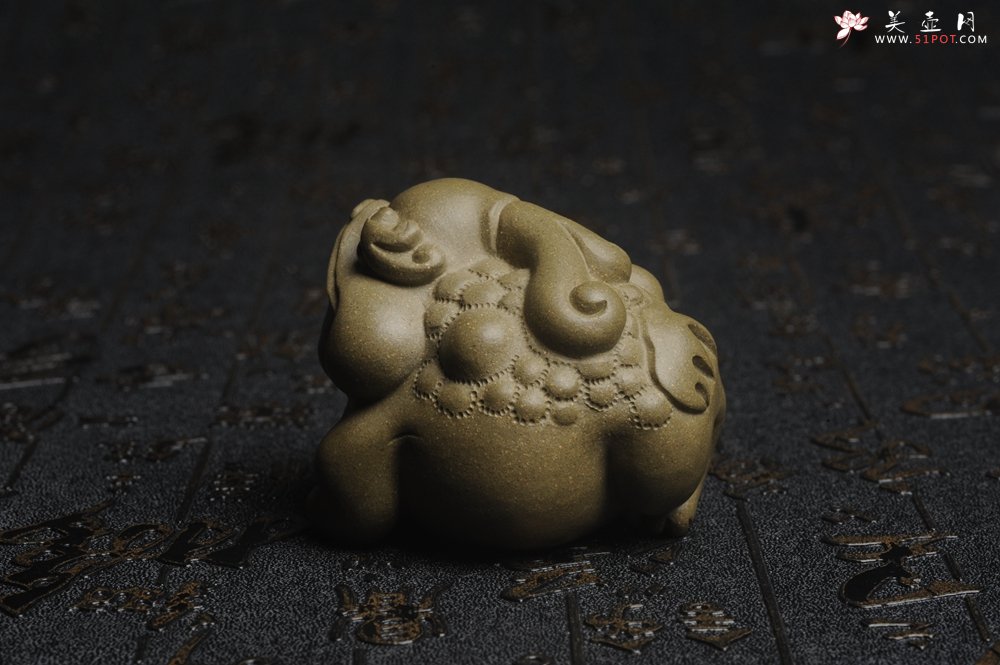 紫砂壶图片：美宠特惠 精工好料老青段招宝蟾茶宠 茶盘尤物长6cm宽5.7cm高4.6cm - 美壶网