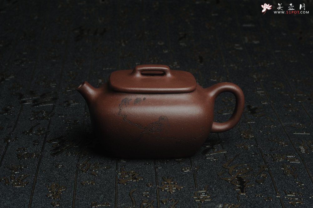 紫砂壶图片：美壶特惠 精工好料底曹青枯枝鸟小四方 灰常雅致 - 美壶网