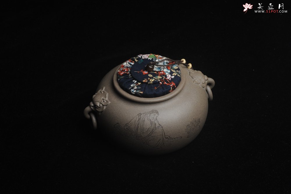 紫砂壶图片：精品特惠 老青段精品瑞兽双耳罐 茶仓 茶叶罐 水洗 烟灰缸 多用 子陶刻抚琴图 琴韵书声 - 美壶网