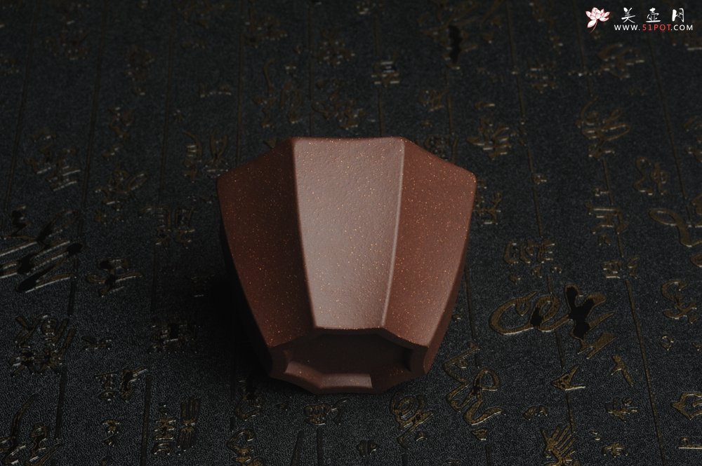 紫砂壶图片：美杯特惠 超精工厚实紫玉金砂八方杯 - 美壶网